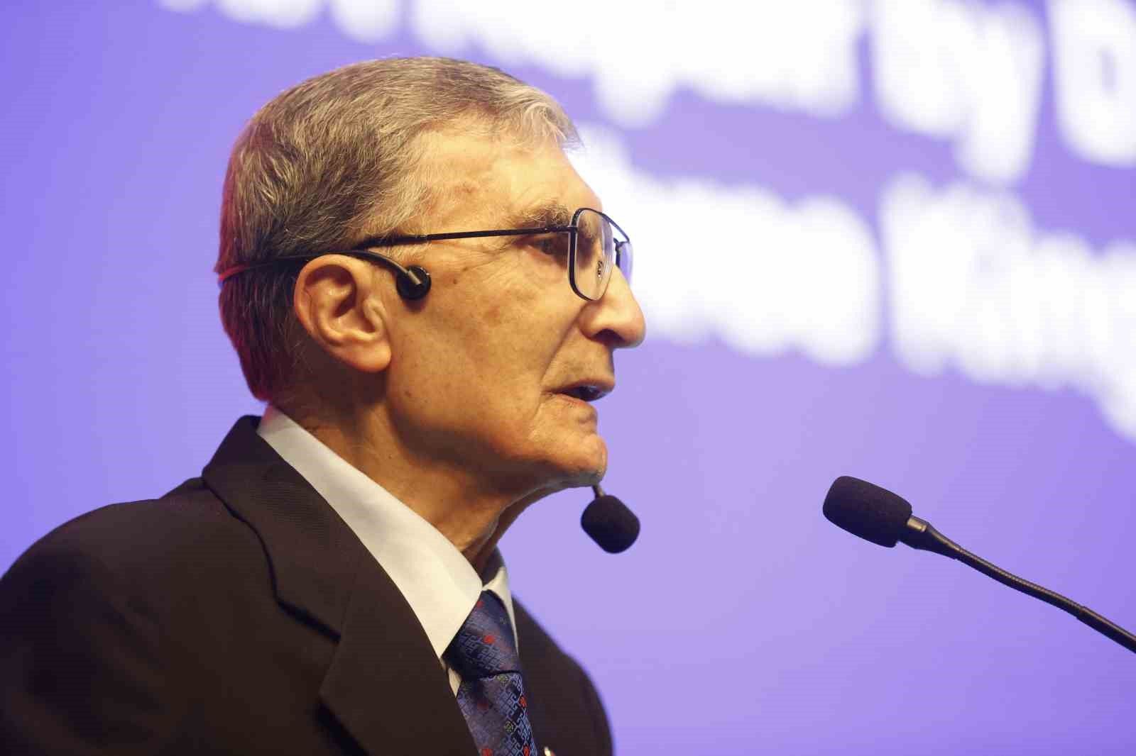 Nobel ödüllü Aziz Sancar, Mersin Üniversitesi'nde açılış dersi verdi