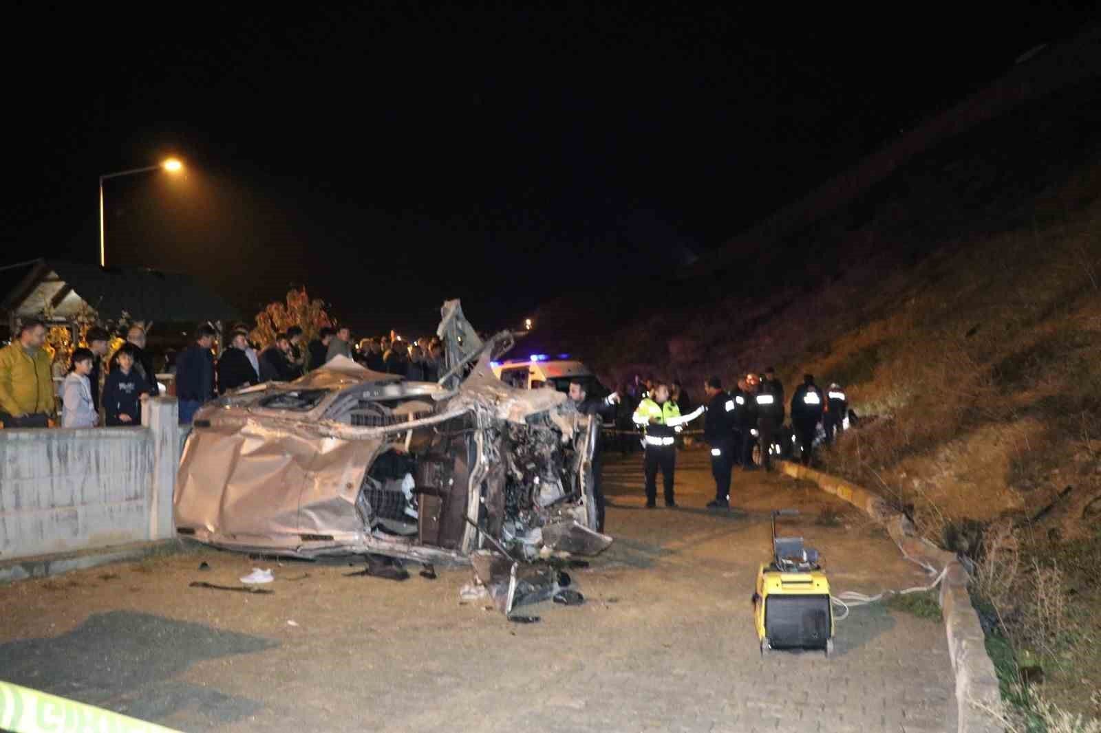 Oltu'da meydana gelen trafik kazasında 1 ölü, 3 yaralı var