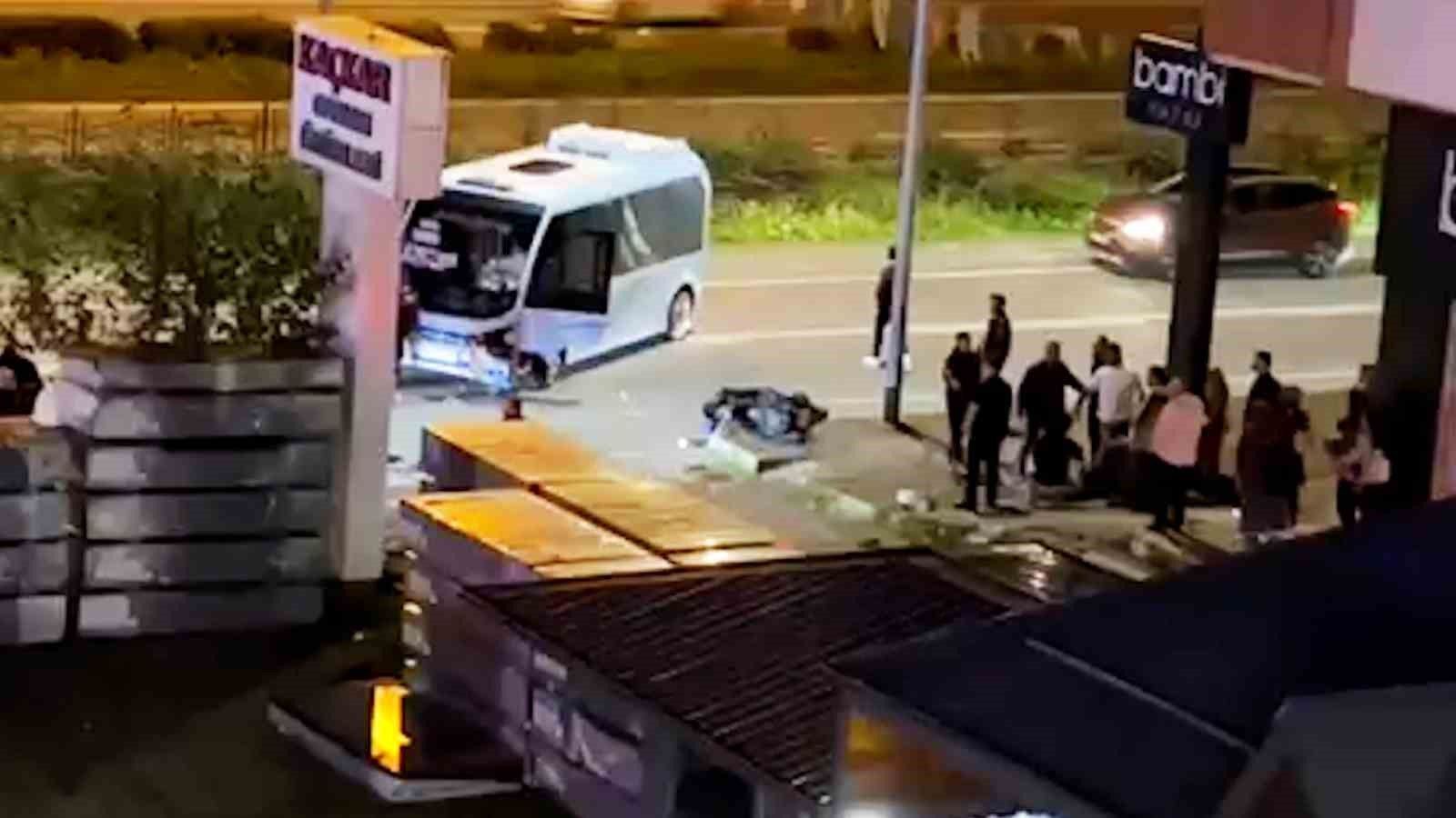 Rize'de minibüs ve motosiklet çarpıştı: 1 kişi hayatını kaybetti