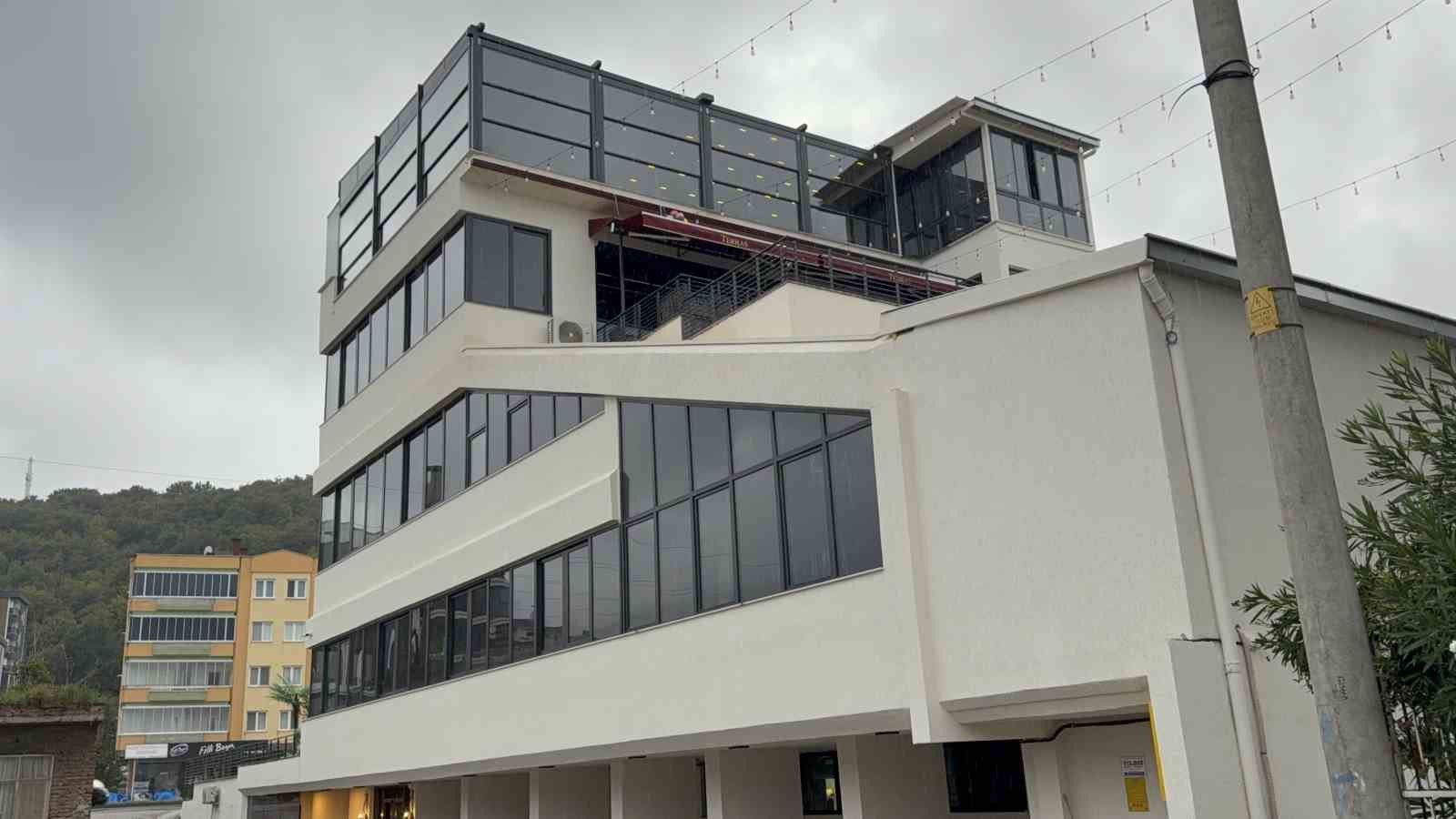 Samsun'da restoranın yemek asansörü düştü, garson hayatını kaybetti