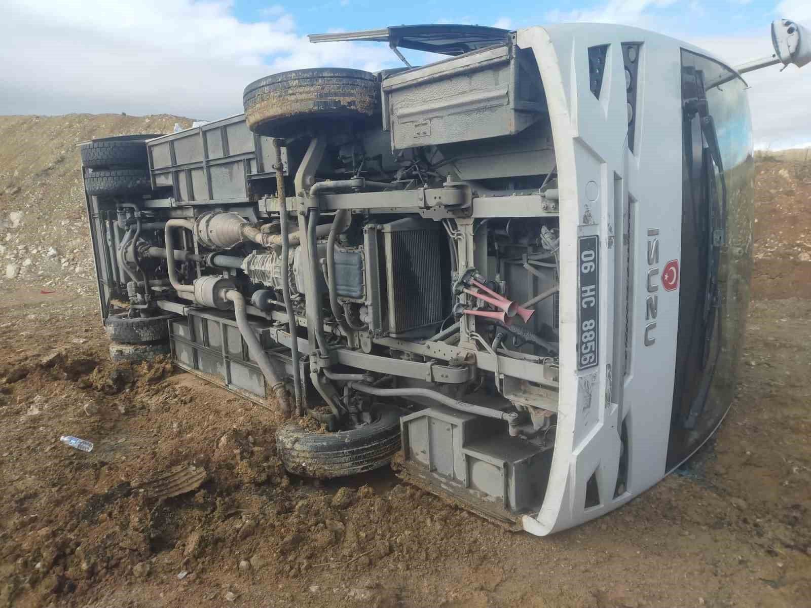 Sivas'ta cezaevi nakil aracı devrildi, 7 kişi yaralandı
