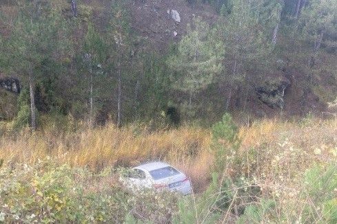 Tavşanlı'da dere yatağına devrilen otomobilin sürücüsü yaralandı
