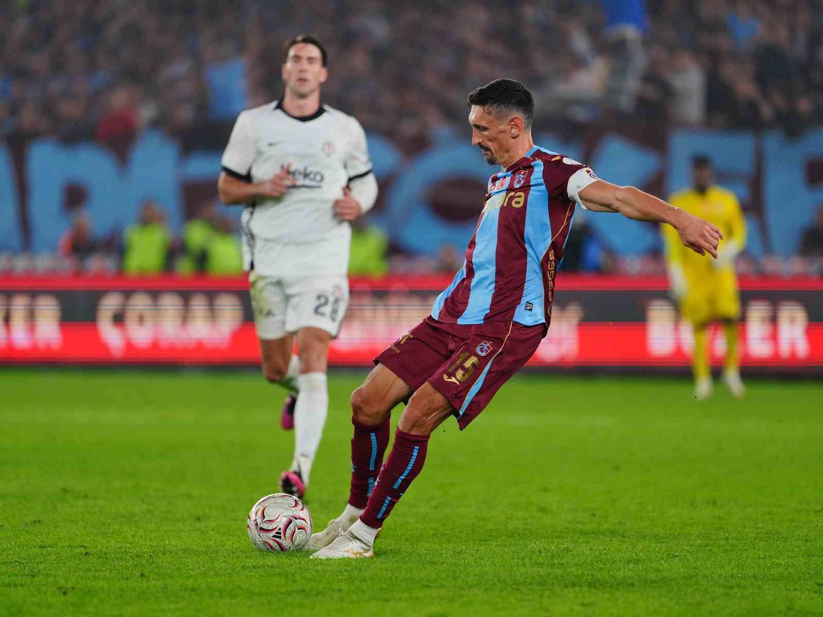 Trabzonspor, Süper Lig'de Beşiktaş'ı 2-0 mağlup etti