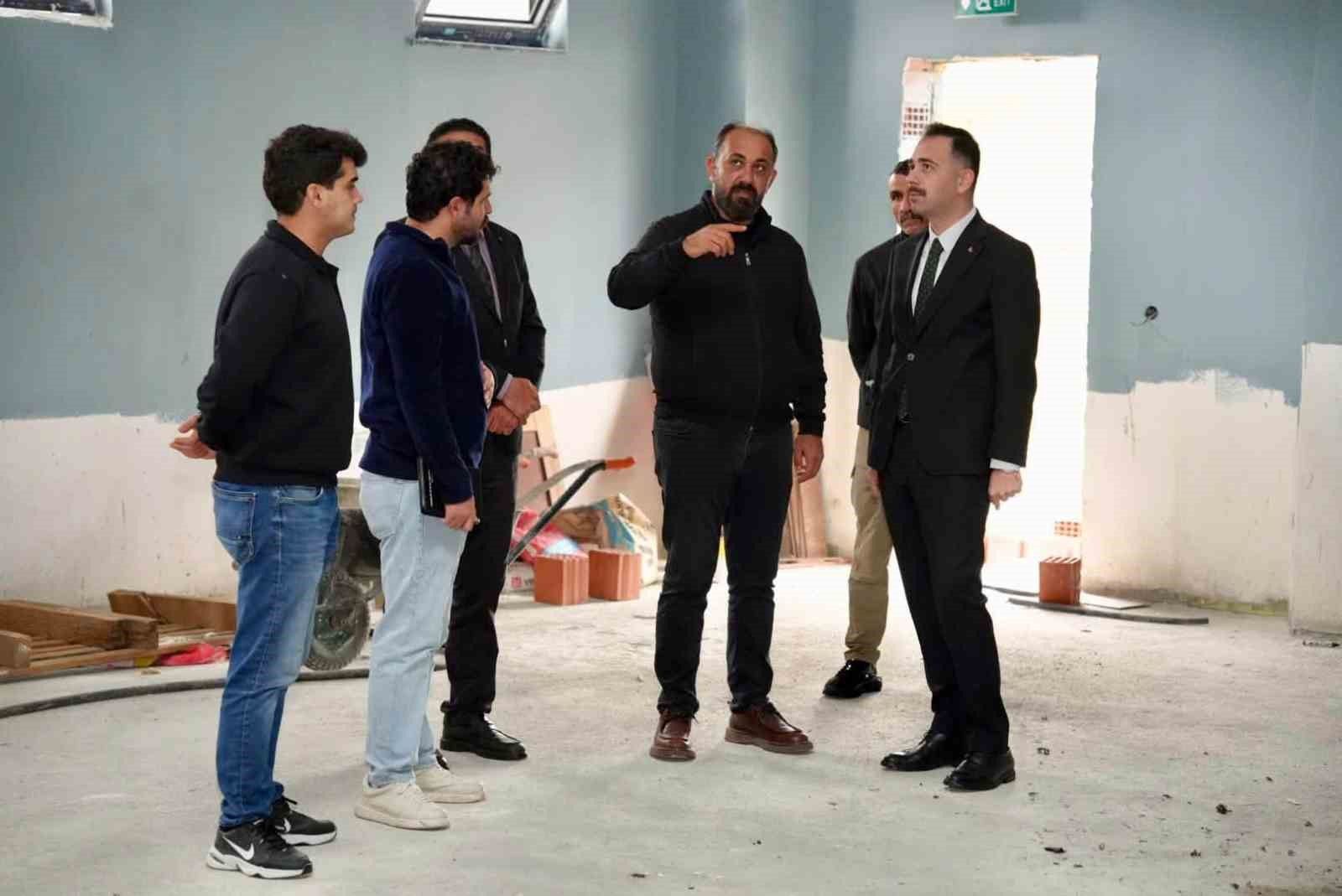 Üzümlü'deki güreş salonunda inşaat çalışmaları incelendi