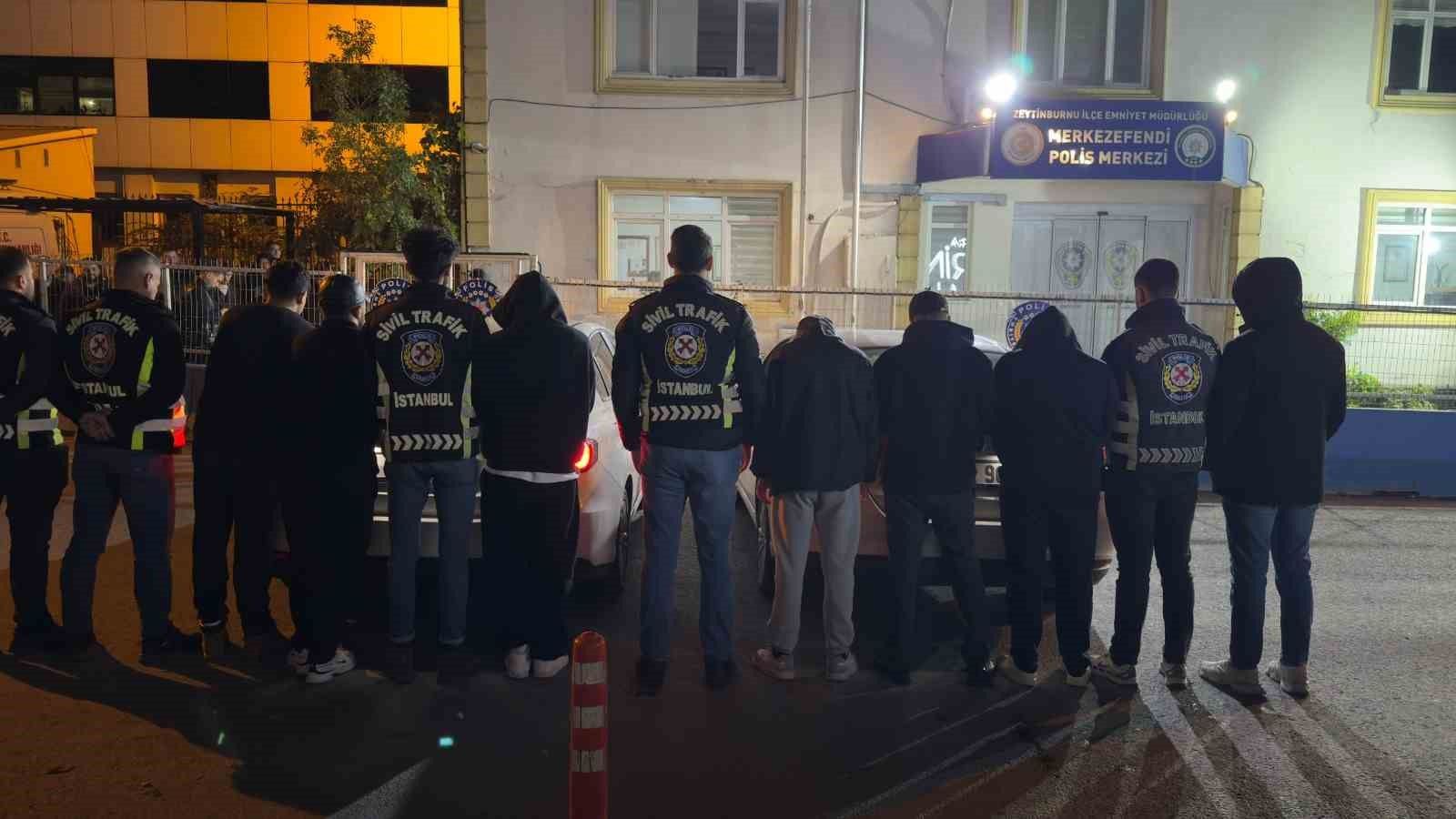 Zeytinburnu'nda sürücüler trafikte kavga edip yakalandı